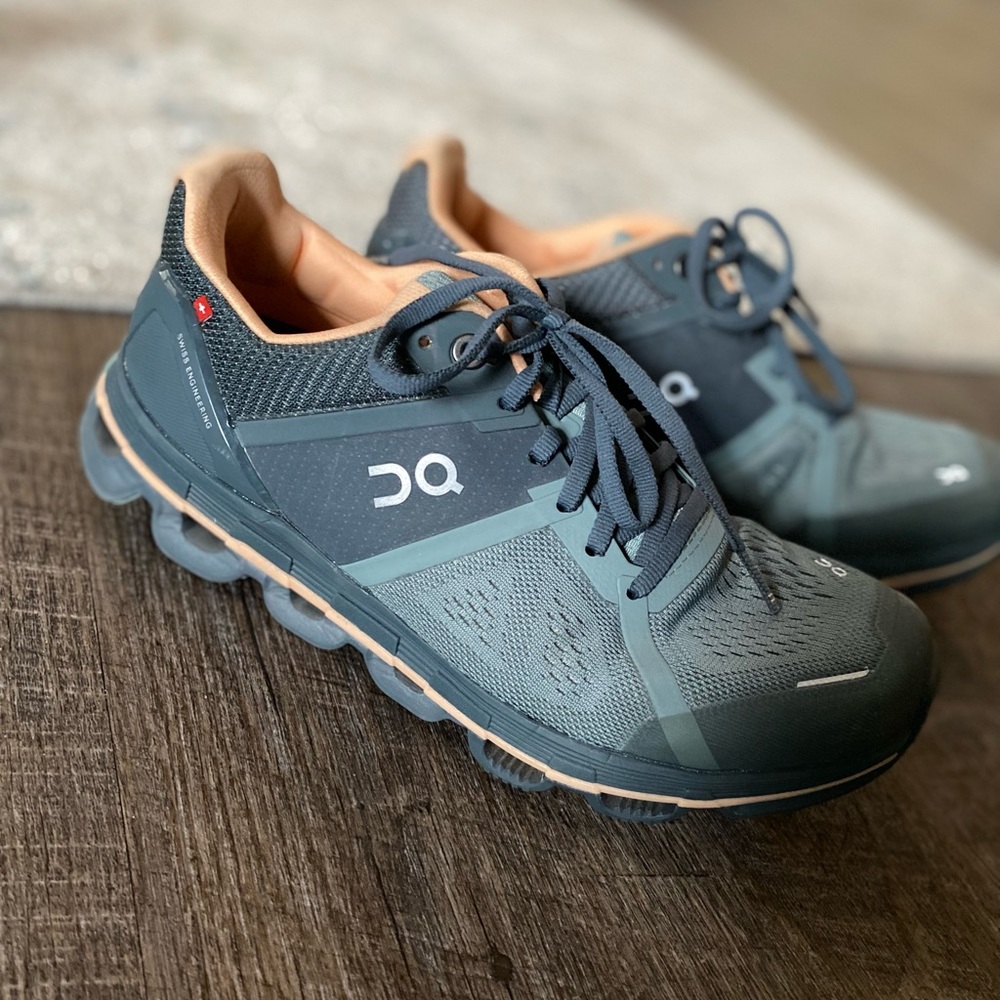 ON cloud ace running shoe